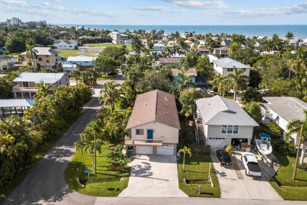The Strawberry Daiquiri At Lazy Way Apartment Fort Myers Beach Exterior photo